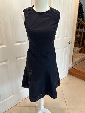 Shoshanna Sleeveless Eyelet Navy Blue  Fit-and-Flare Dress size 0 EUC